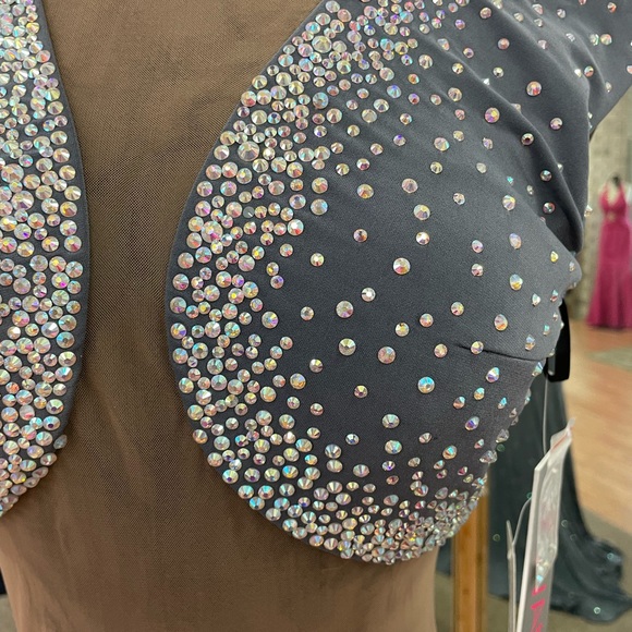 Wow $275 WOW Stunning Formal Gown by JOVANI Grey Size 6 LAST REDUCTION NEED SALE - Picture 4 of 14